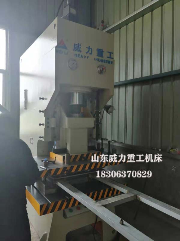 125吨液压冲床图片
